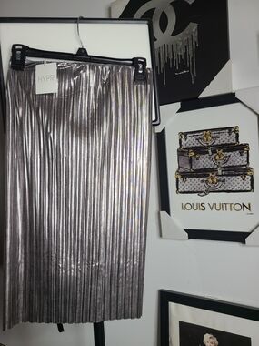 HYPR Metallic Pleated Midi Skirt in Silver